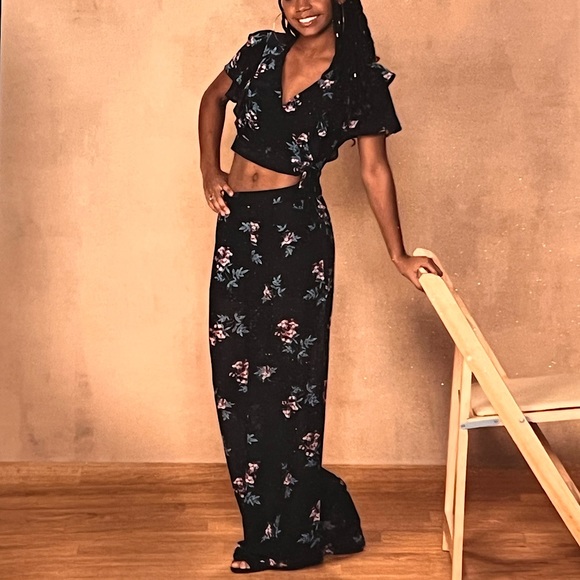 Charlotte Russe Navy blue 2 piece floral pants set - Picture 1 of 7